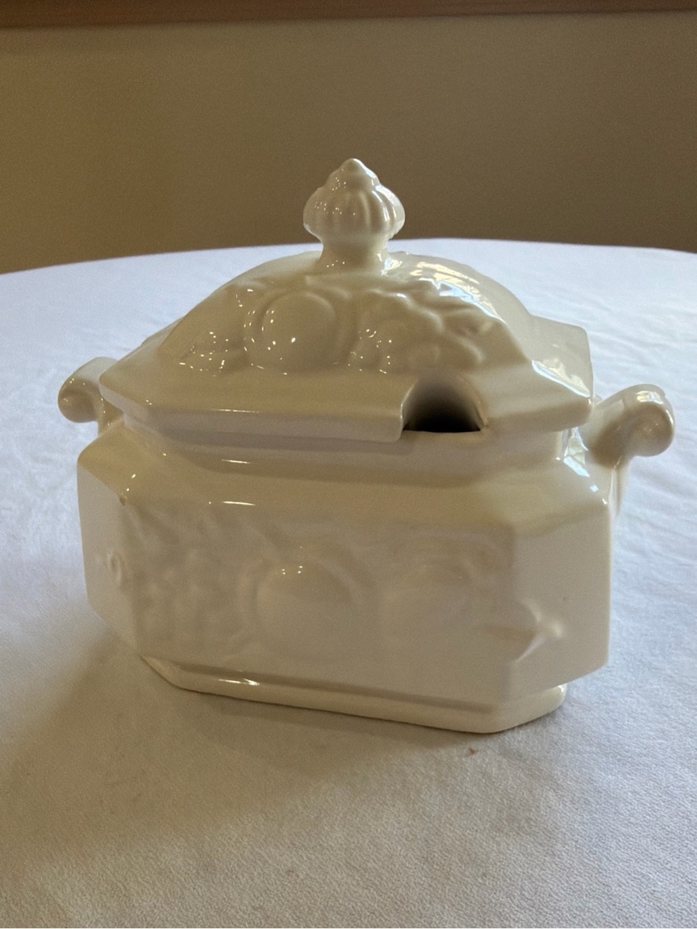 VTG JAPAN Ceramic Fruit Embossed Tureen with Lid-White Octagonal shape